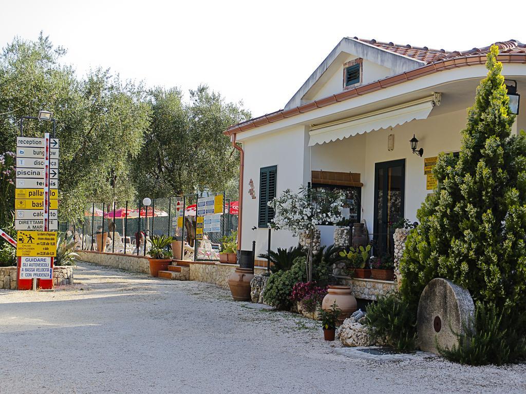 Camping Village Degli Ulivi Mattinata Eksteriør bilde